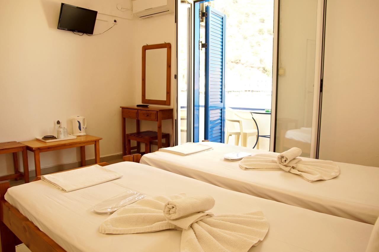 Madares Hotel Loutro Bagian luar foto