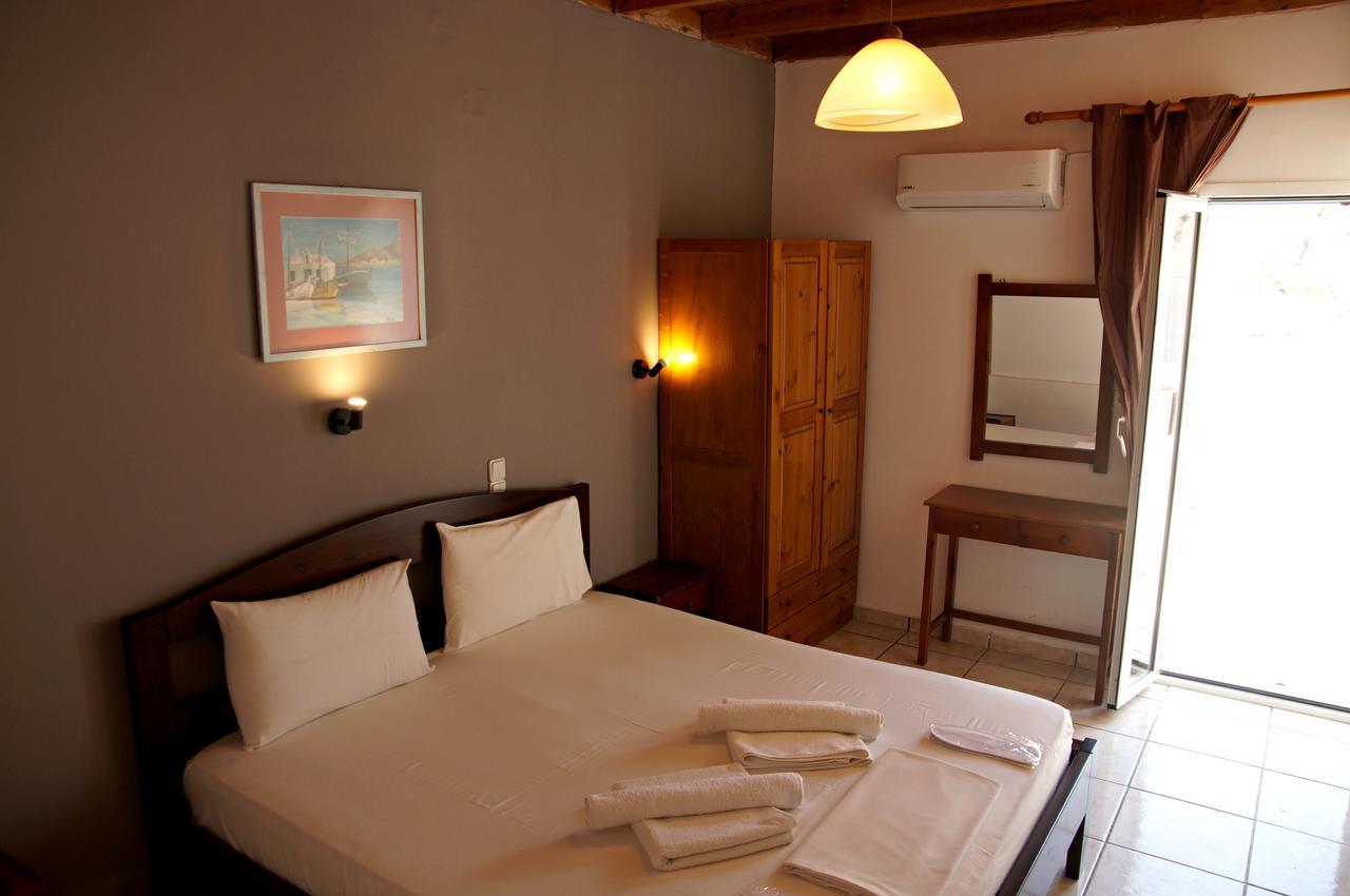 Madares Hotel Loutro Bagian luar foto