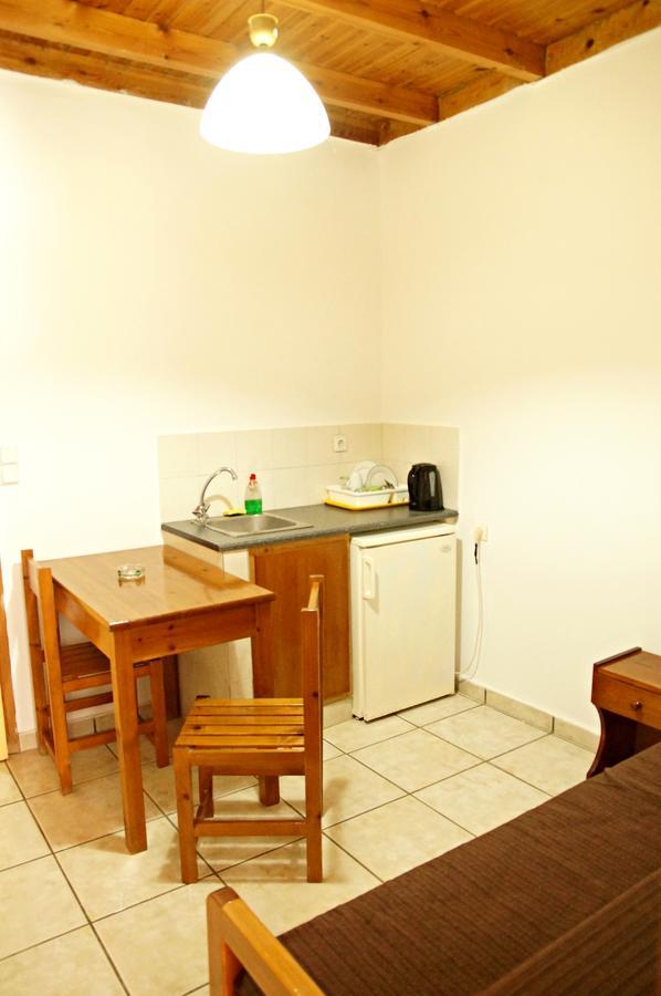 Madares Hotel Loutro Bagian luar foto