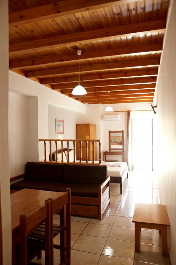 Madares Hotel Loutro Bagian luar foto