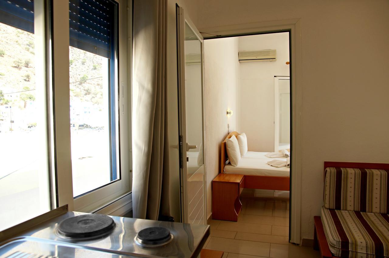 Madares Hotel Loutro Bagian luar foto