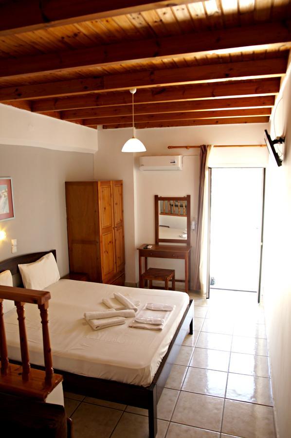 Madares Hotel Loutro Bagian luar foto