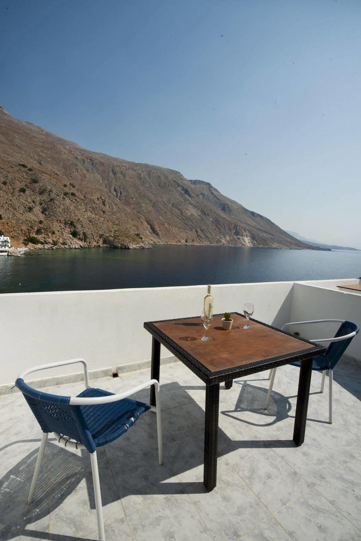 Madares Hotel Loutro Bagian luar foto
